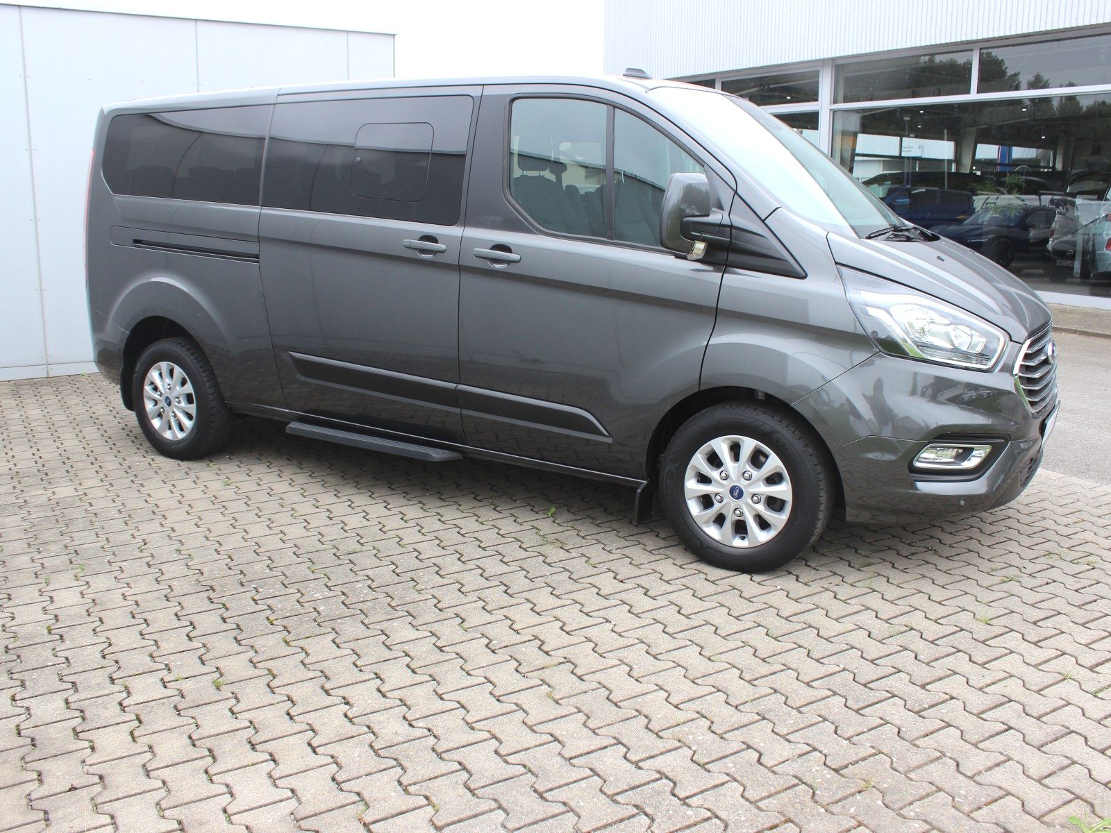 Fahrzeugabbildung Ford Tourneo Custom 320 L2 Tourneo Trend FWD