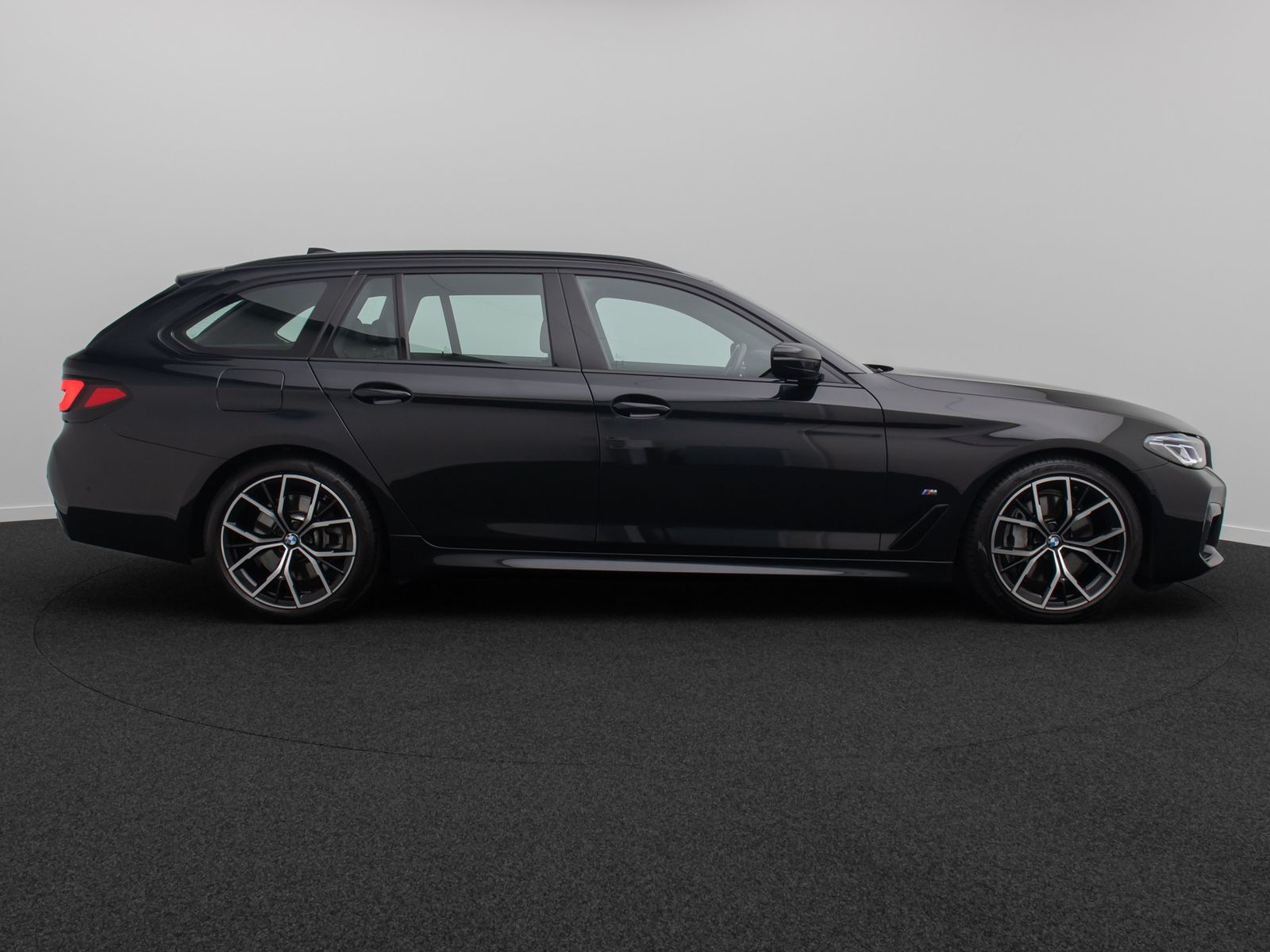 Fahrzeugabbildung BMW 530d M Sport HUD Panorama DAB Kamera HiFi 19Zoll