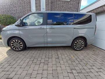 Ford Tourneo Custom Plug-in Hybrid L1 Titanium X
