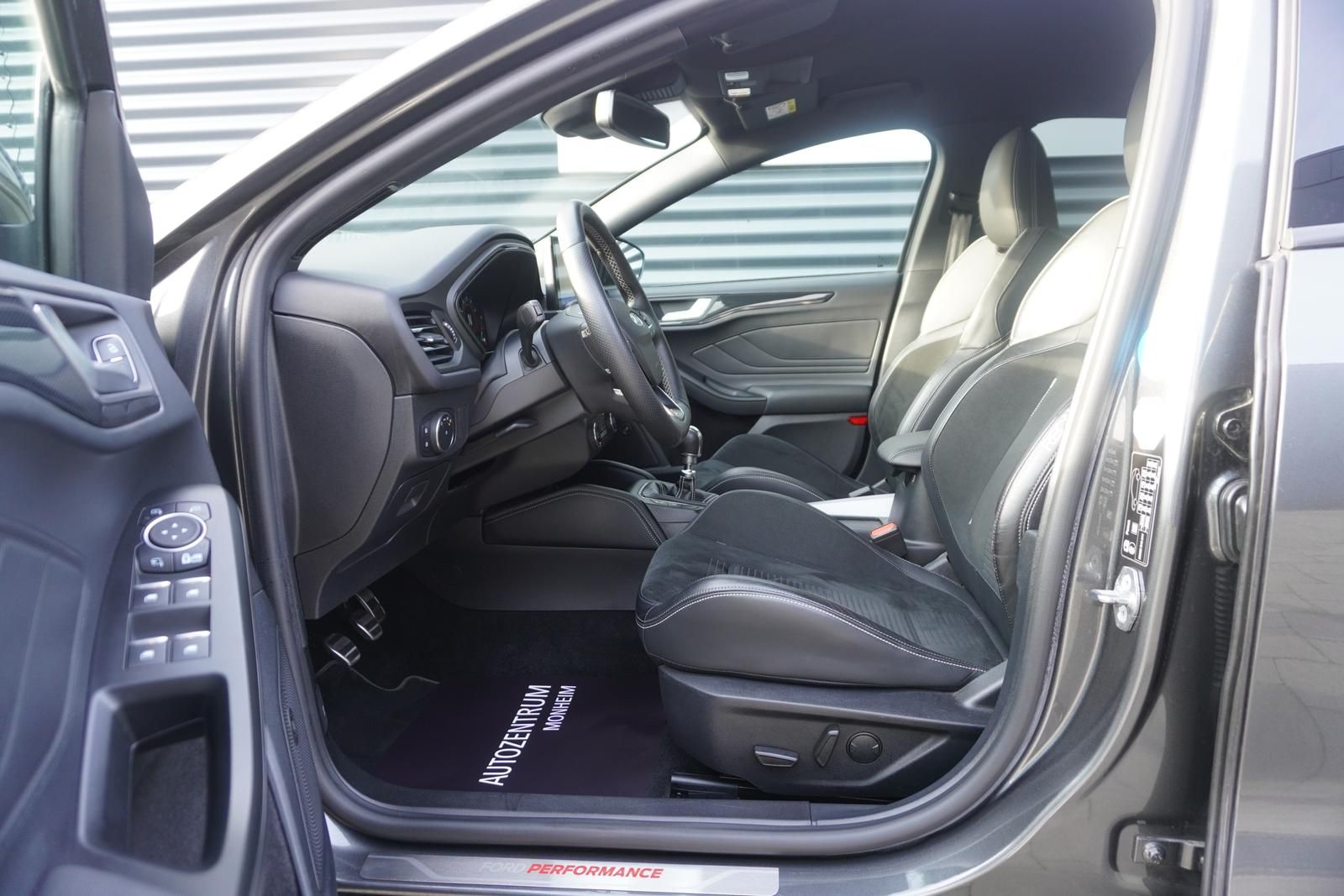 Ford FOCUS ST PERFORMANCE RECARO VIRTUAL KAMERA B&O foto 12