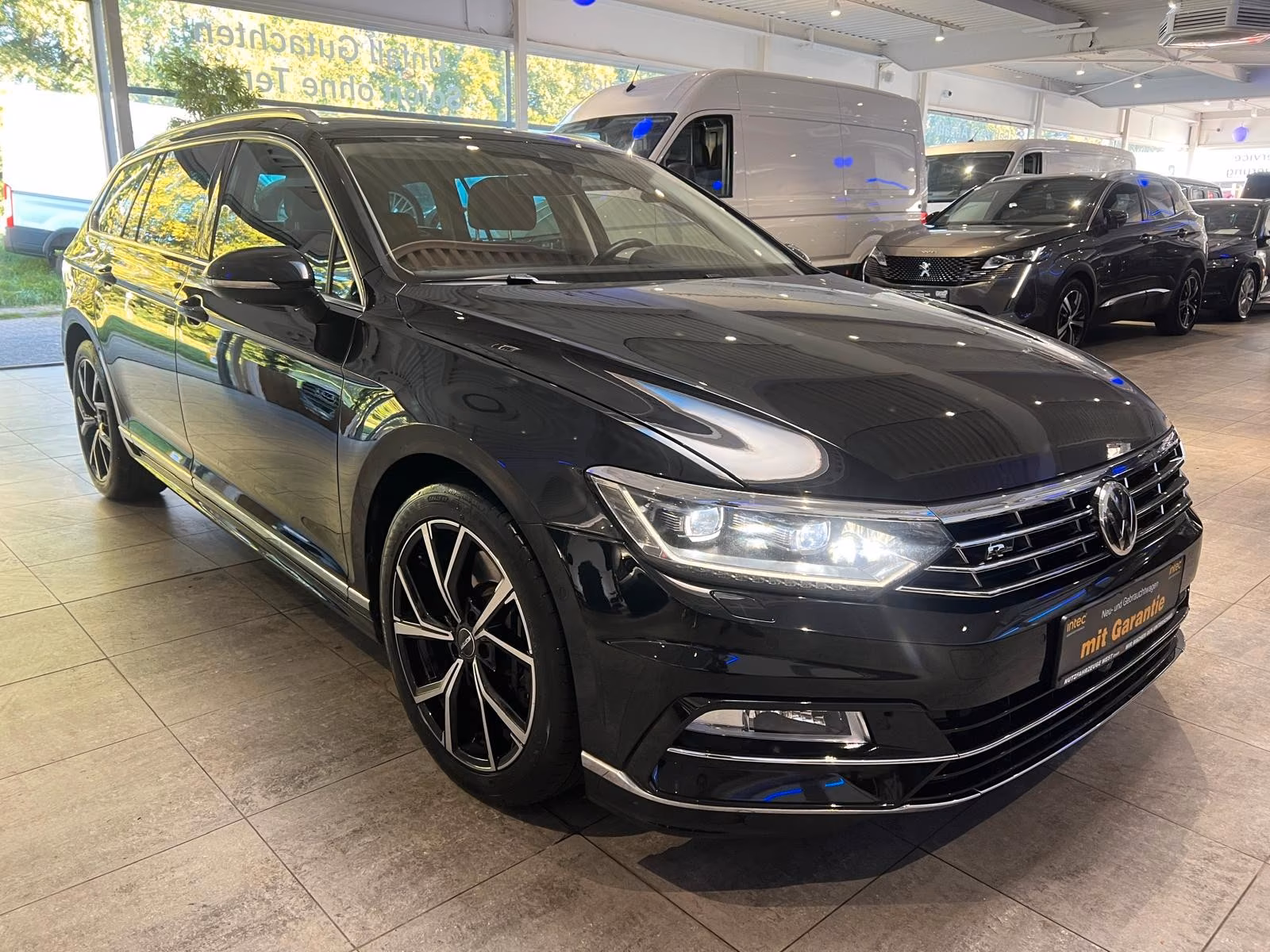 Volkswagen Passat Variant R-Line 4Motion*Pano*360°*AHK*DSG