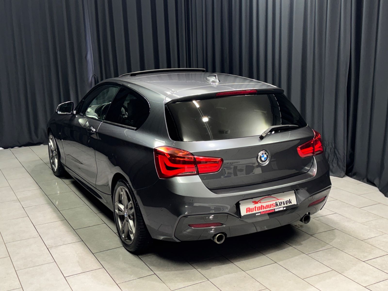 Fahrzeugabbildung BMW M135 i xDrive|AUTOMATIK|H&K|NAVI|KAMERA|