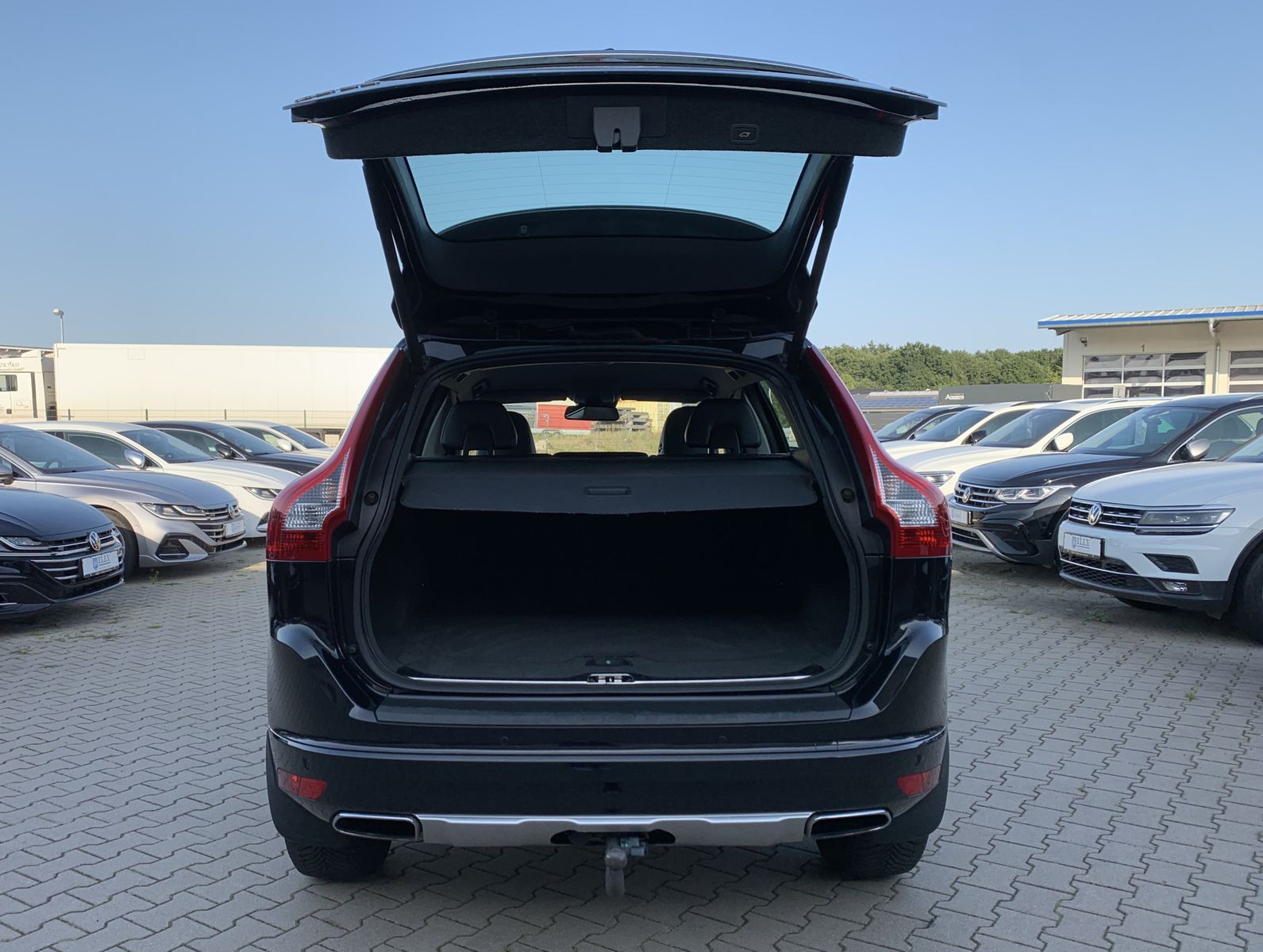 Fahrzeugabbildung Volvo XC60 2.4 D*Summum AWD*Leder*AHK*Temp*Navi*SHZ*
