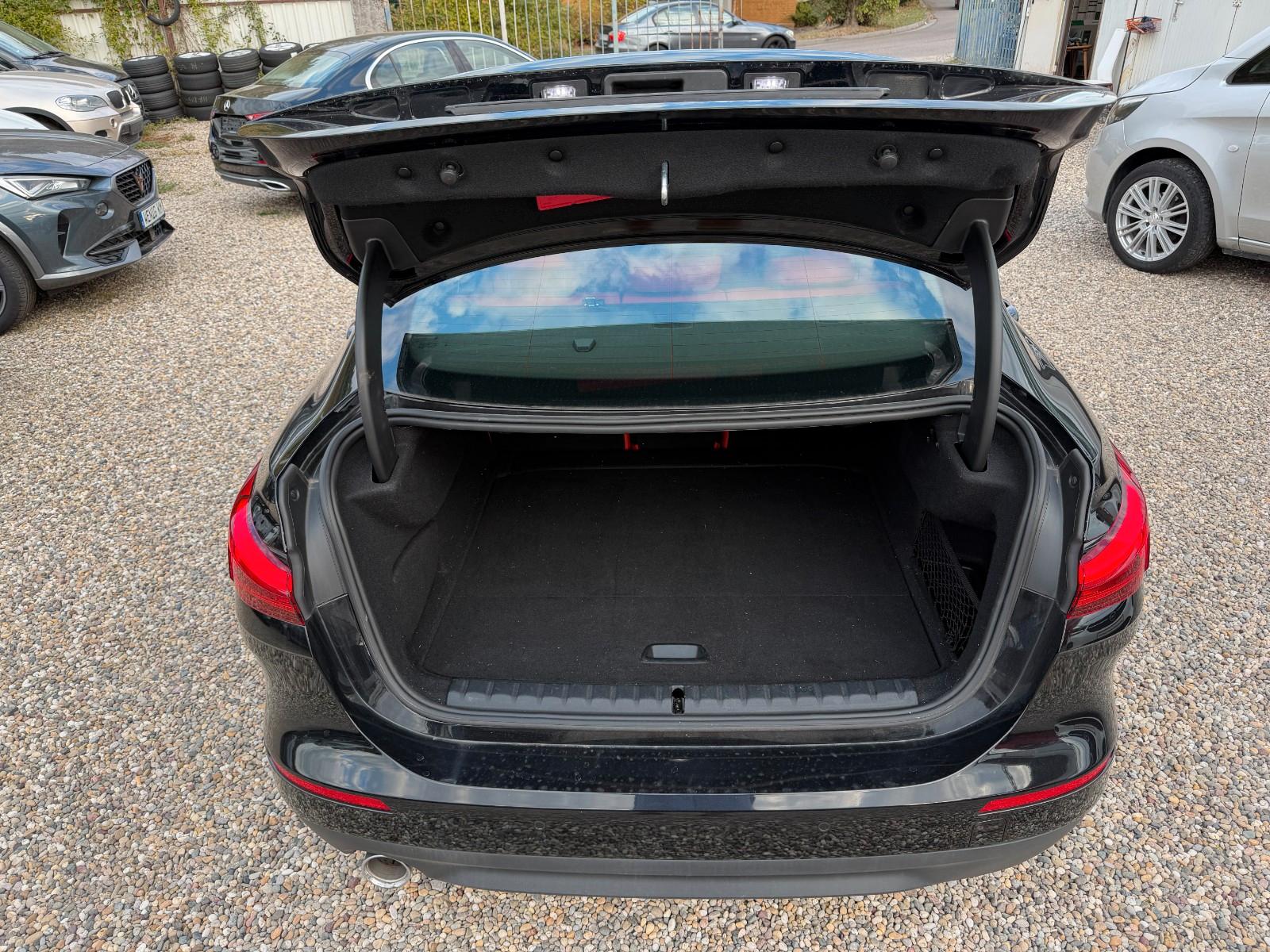 BMW 216 Gran Coupe Advantage+LEDR+LED+AHK+L/SHZ+Live
