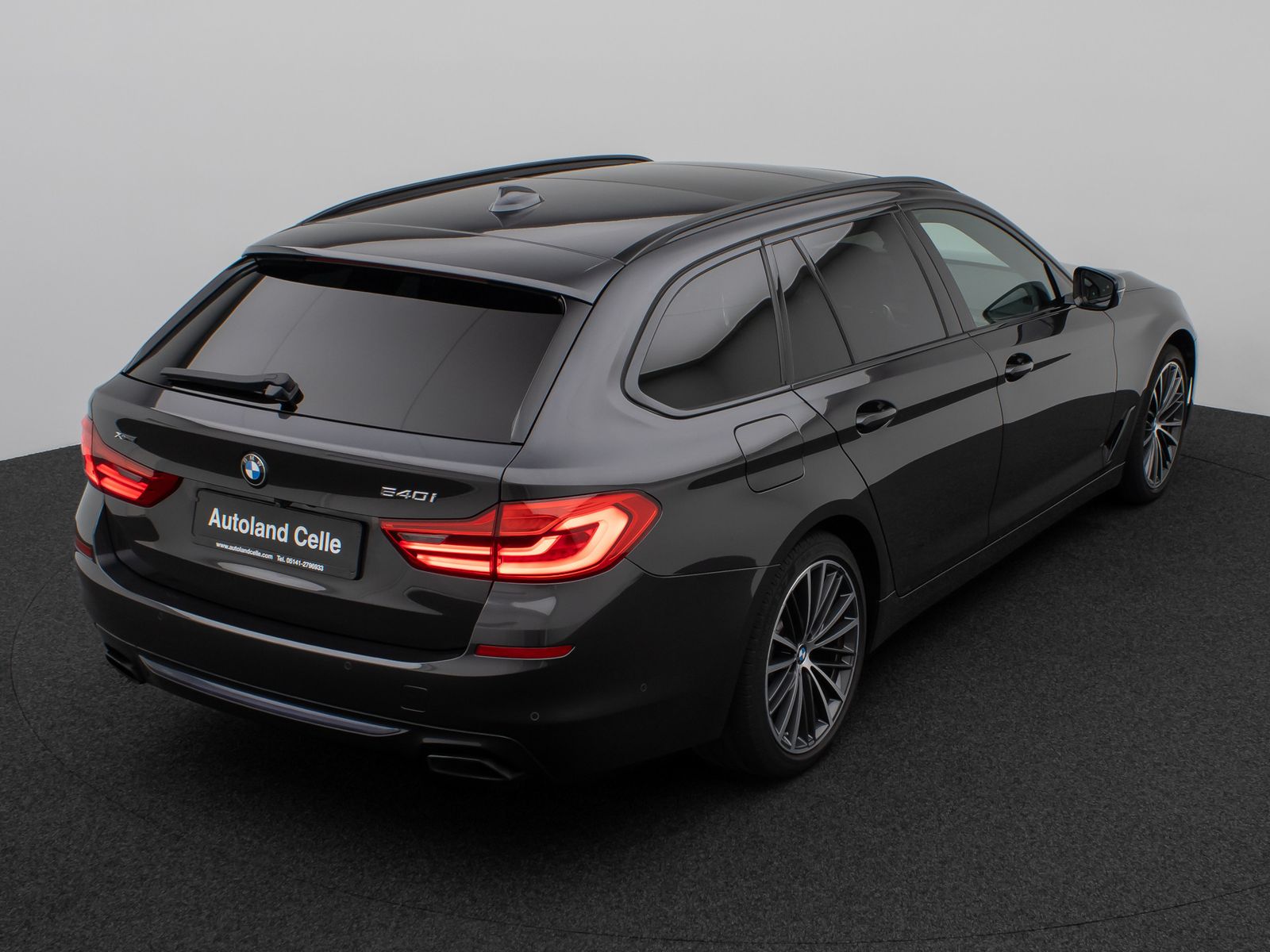 Fahrzeugabbildung BMW 540i xD SportLine Panorama HUD DAB HiFi 4xKlima