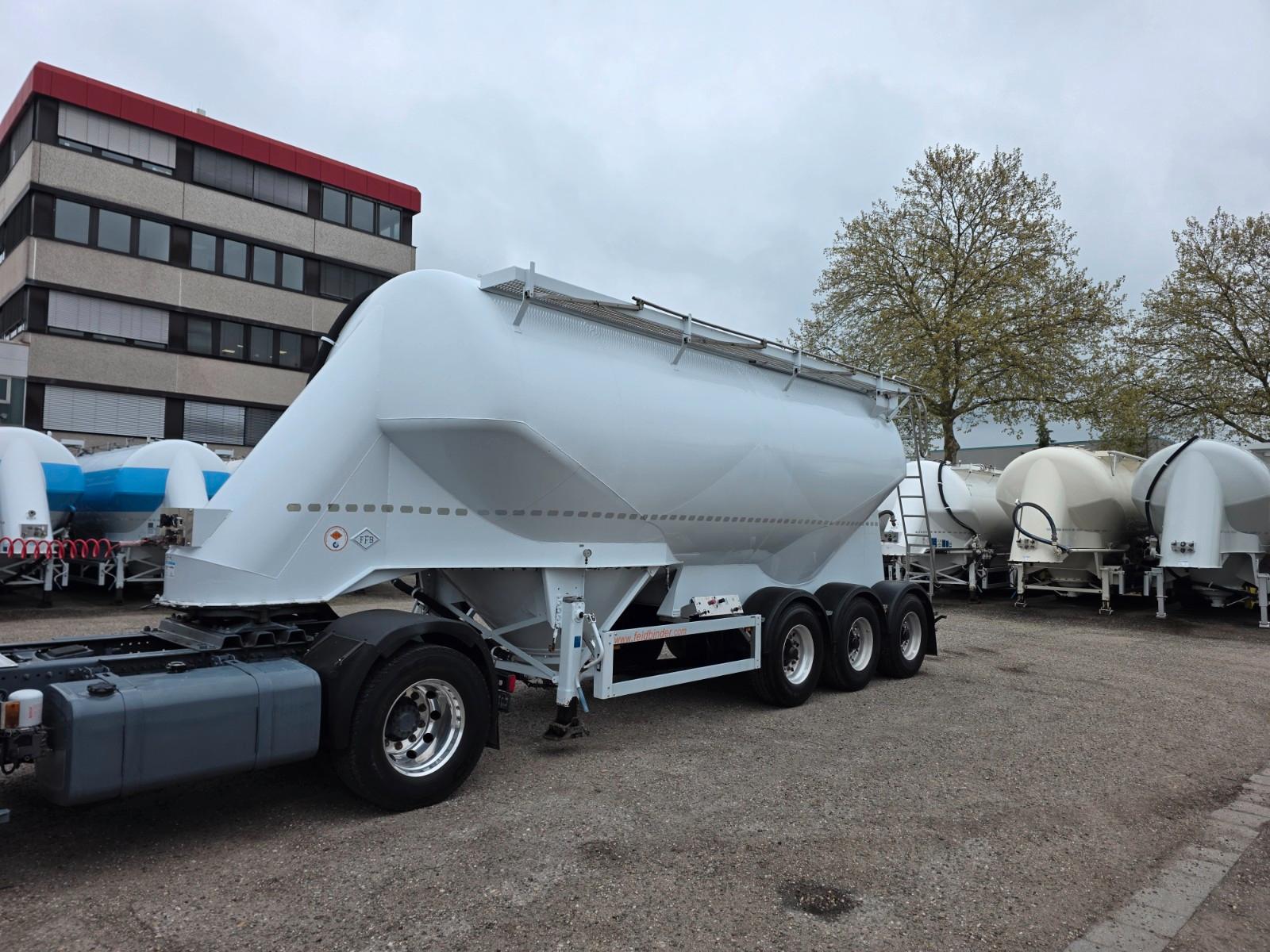 Feldbinder 35m³ Zementsilo / Tara 4300Kg / Lift / German.
