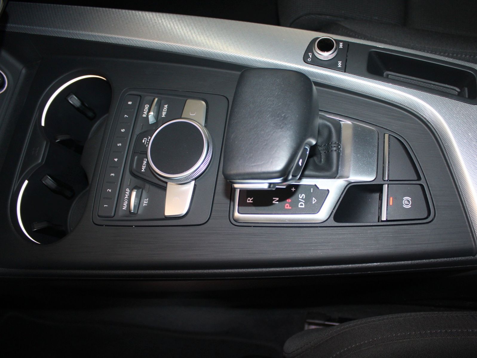 Fahrzeugabbildung Audi A4 2.0 TDI S tronic sport Avant NAVI XENON uvm.