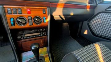 Mercedes E 200 - 6