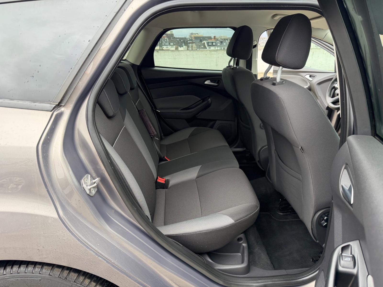 Ford Focus 2012 — photo 18