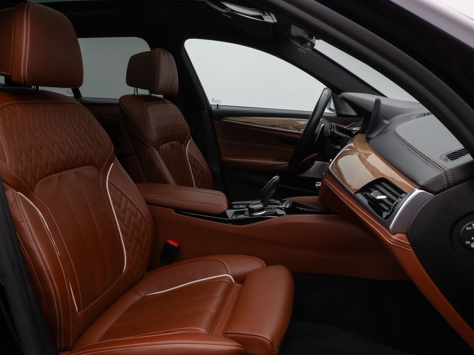 Fahrzeugabbildung BMW 540d xD M Sport Panorama 360°HUD B&W NightVision