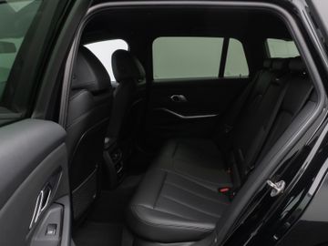 Fahrzeugabbildung BMW 320e Advantage DAB HiFi PDC AHK Alarm LED Sport