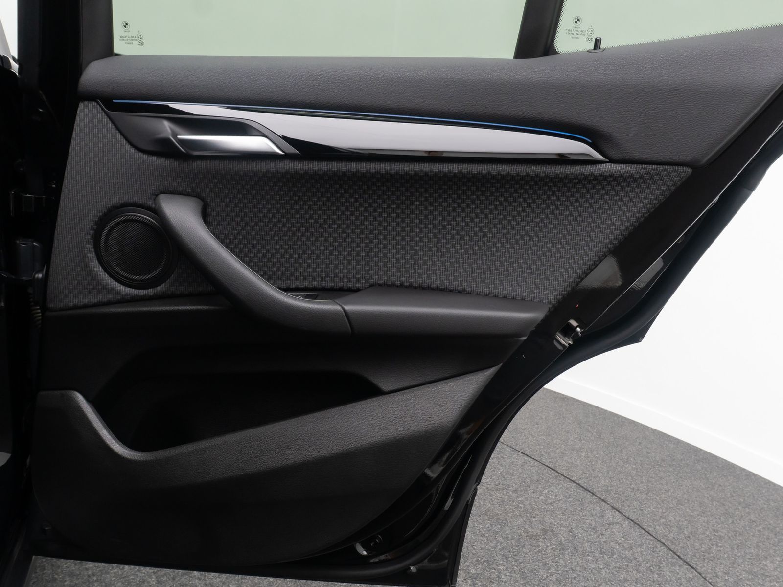 Fahrzeugabbildung BMW X2 xD25e Kamera DAB LED Parkassistent Navi Sport