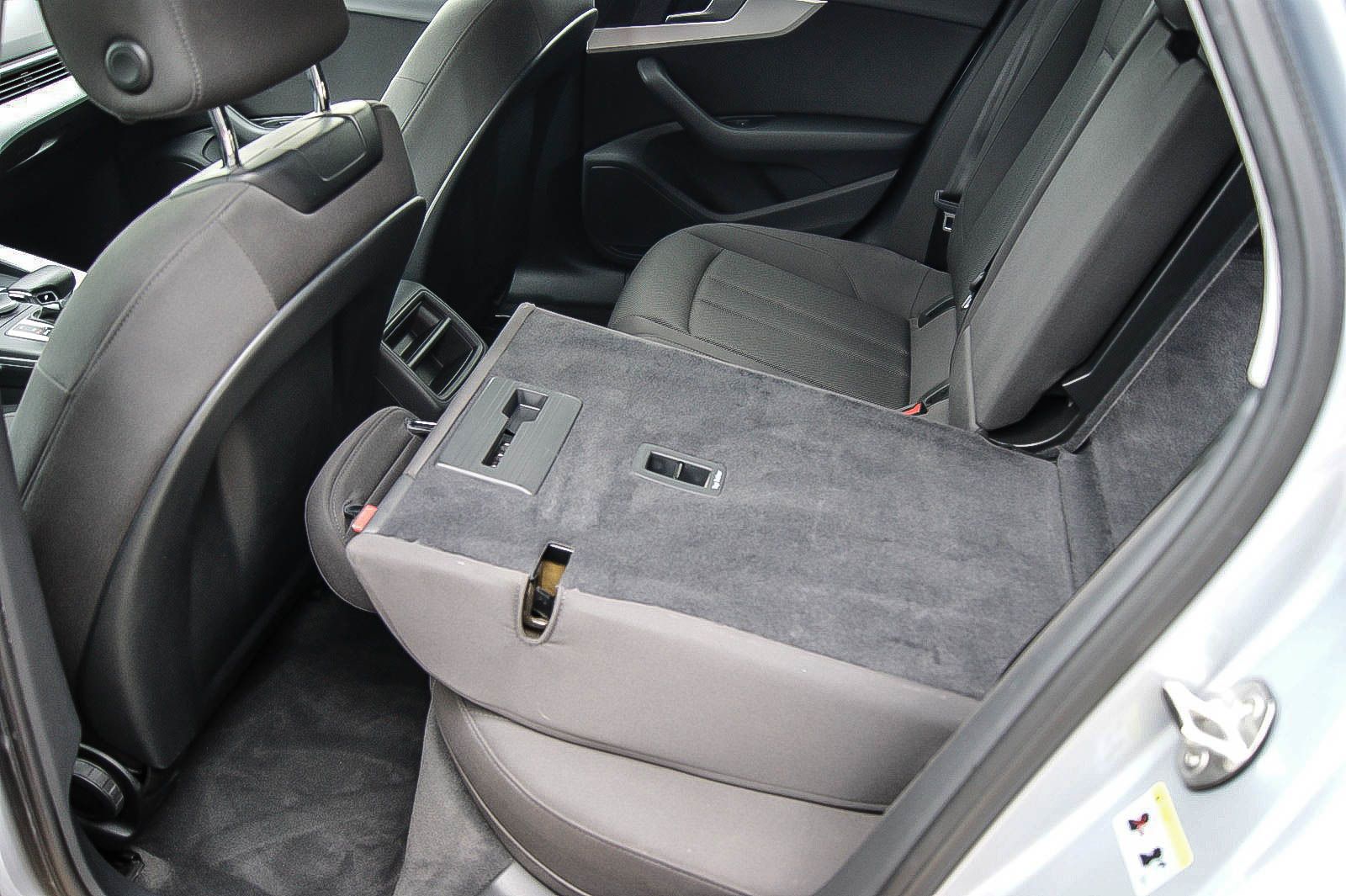 Fahrzeugabbildung Audi A4 Avant 14TFSI S-Tronic NAVI XENON ANHÄNGERKPLG