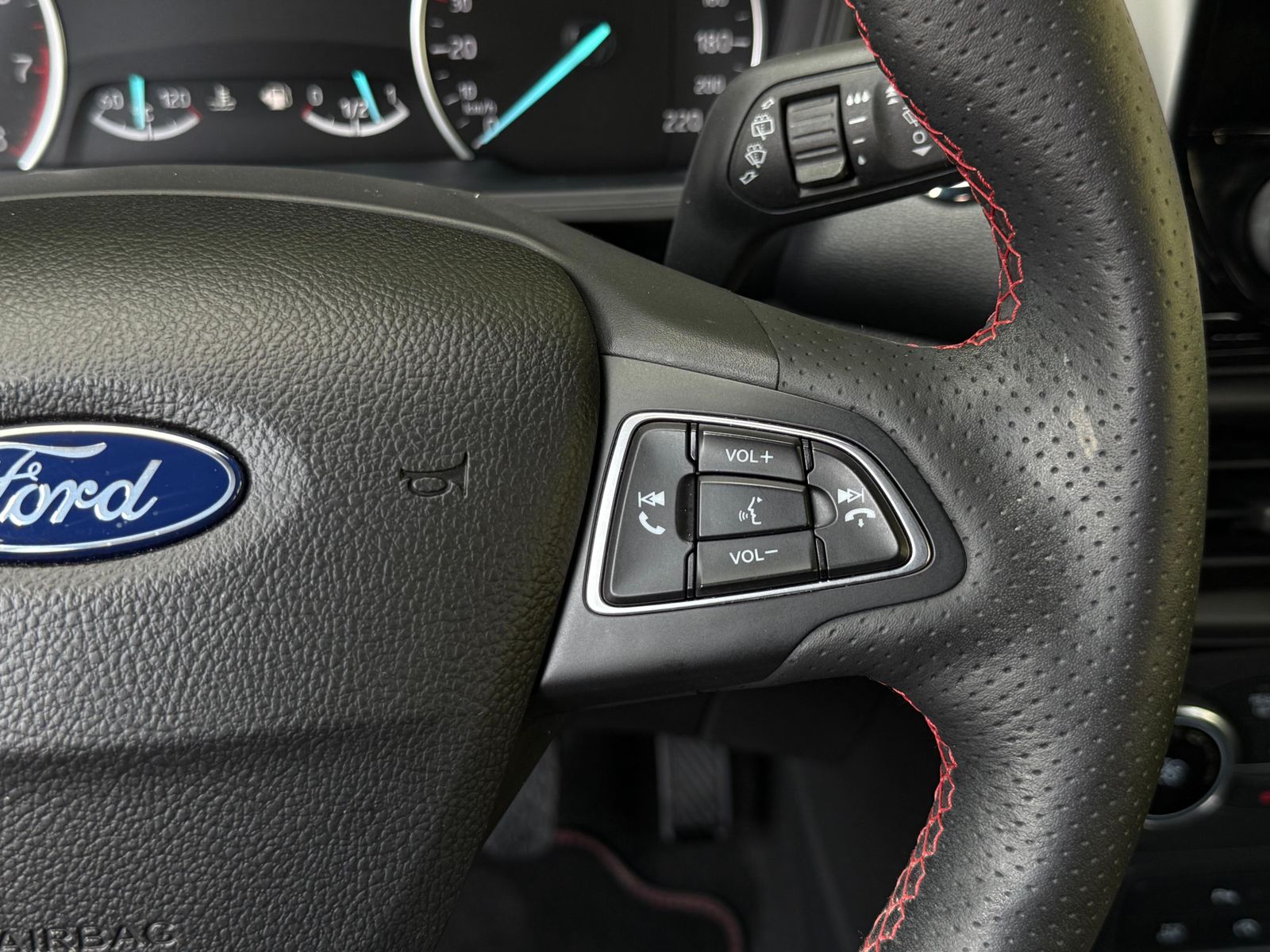 Fahrzeugabbildung Ford EcoSport 1.0EB ST-Line LED+NAV+SHZ+KAM+B&O+ALCAN