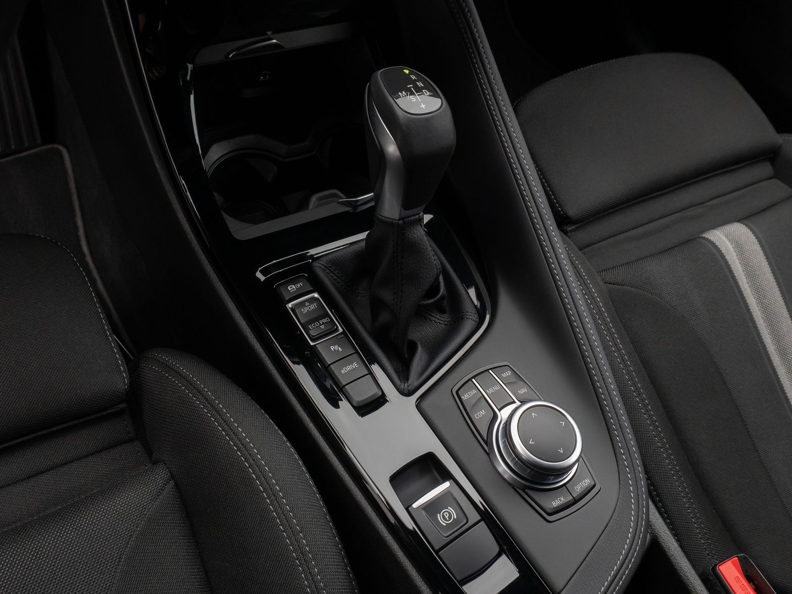 Fahrzeugabbildung BMW X2 xD25e Kamera DAB HiFi Navi Komfort Sport LED