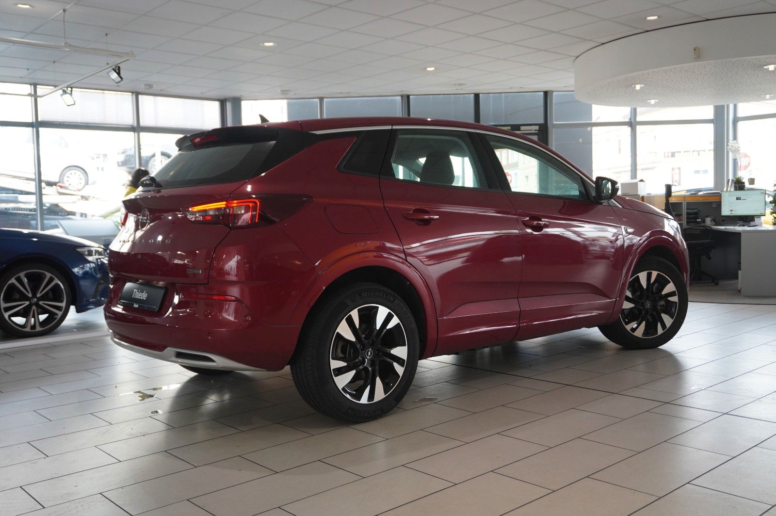 Fahrzeugabbildung Opel Grandland (X) 1.6T EDITION HYBRID NAVI/LED/VIRT.