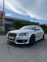 Audi S3 2.0 TFSI S tronic Sportback - - silberne Audi S3