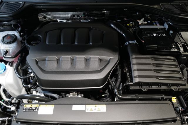 Volkswagen Golf VIII R 4Motion AHK Pano Carbon HKardon 360°