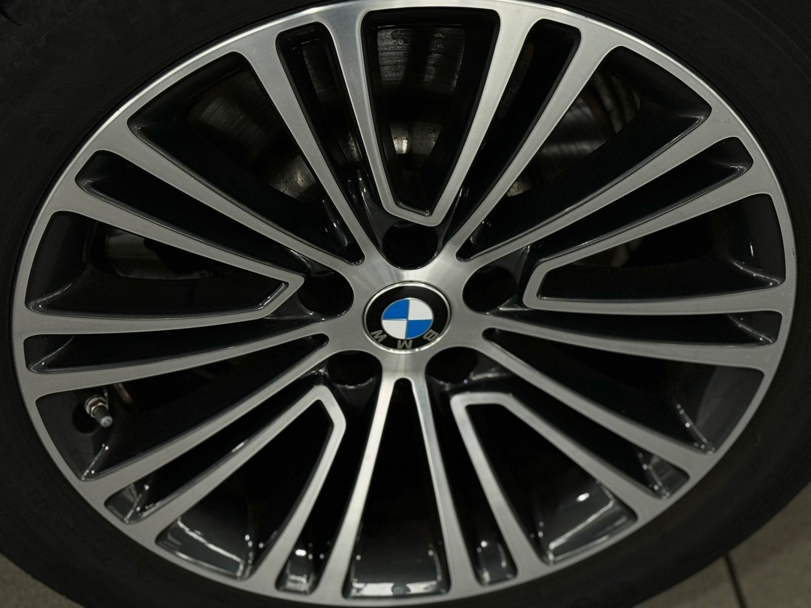 Fahrzeugabbildung BMW 530e xD SportLine Kamera HiFi HUD DAB SoftCl LED