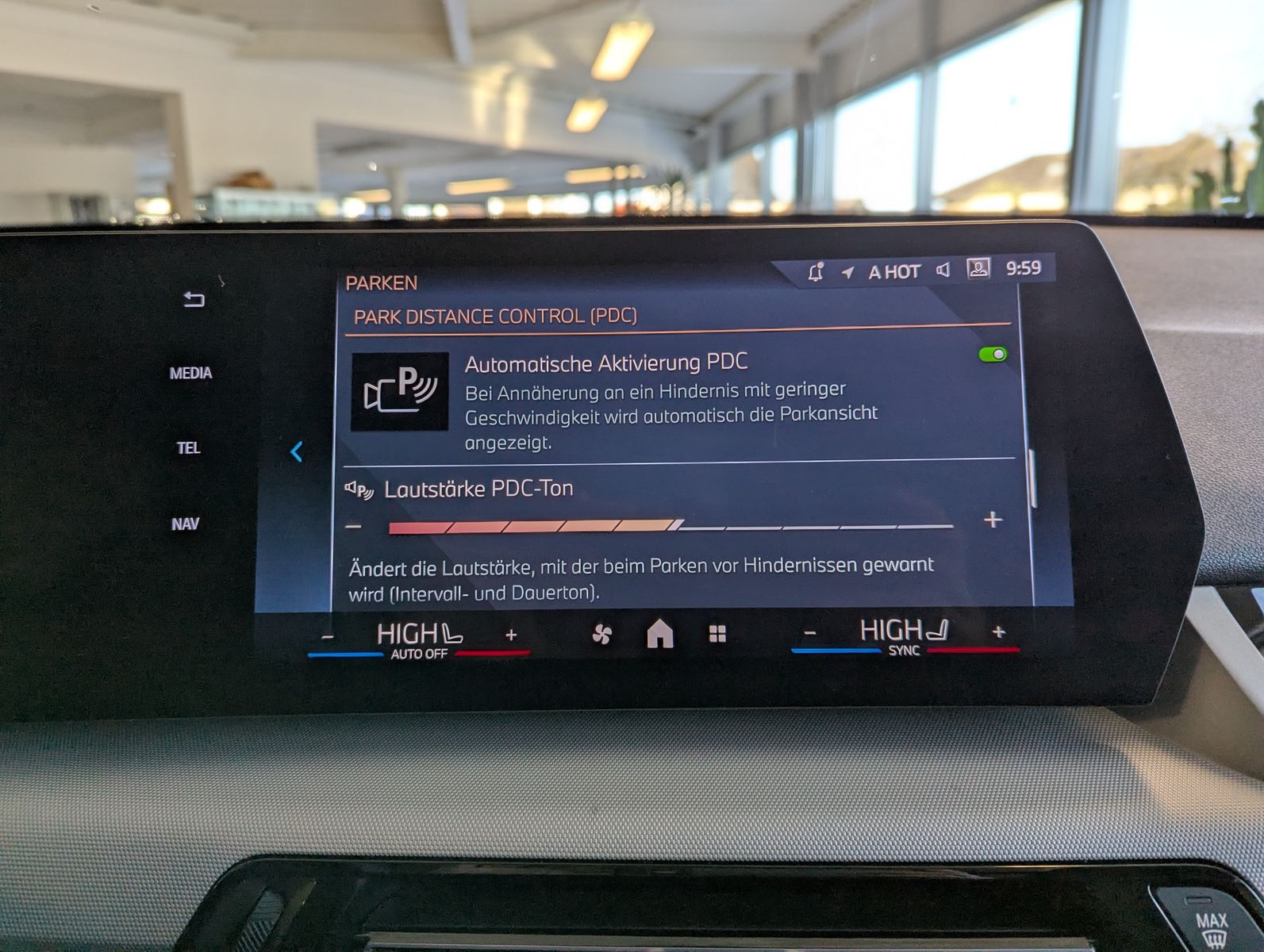 BMW X1 18 i Travel-Paket Pano Kamera AHK - Image 36