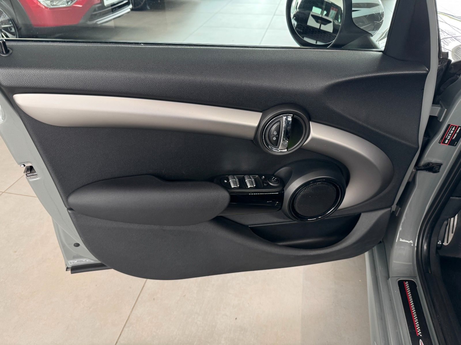 Fahrzeugabbildung MINI Cooper D 5-trg. "LED Navigation PDC Sportsitze"
