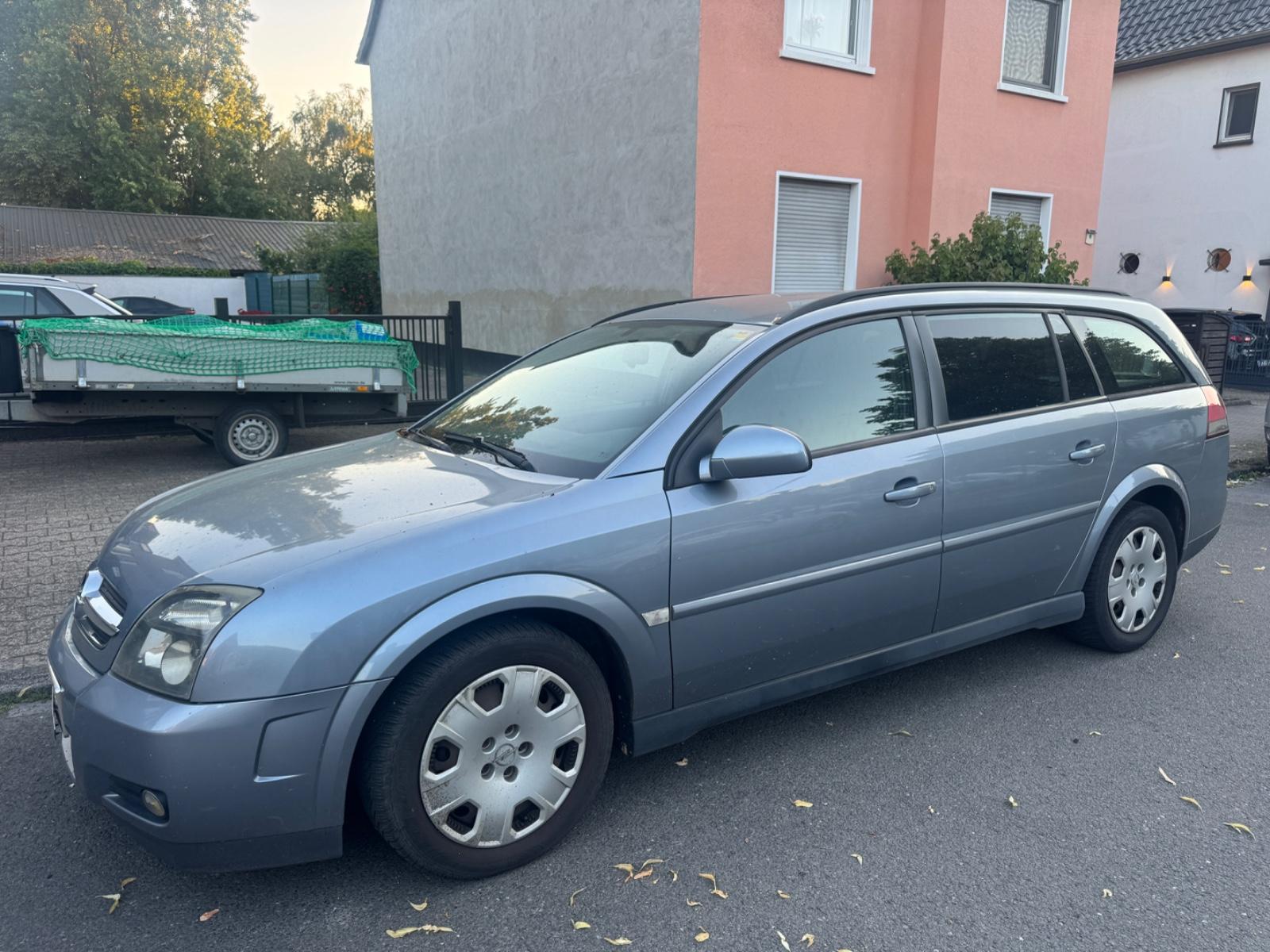 Opel Vectra 2005 — rear view