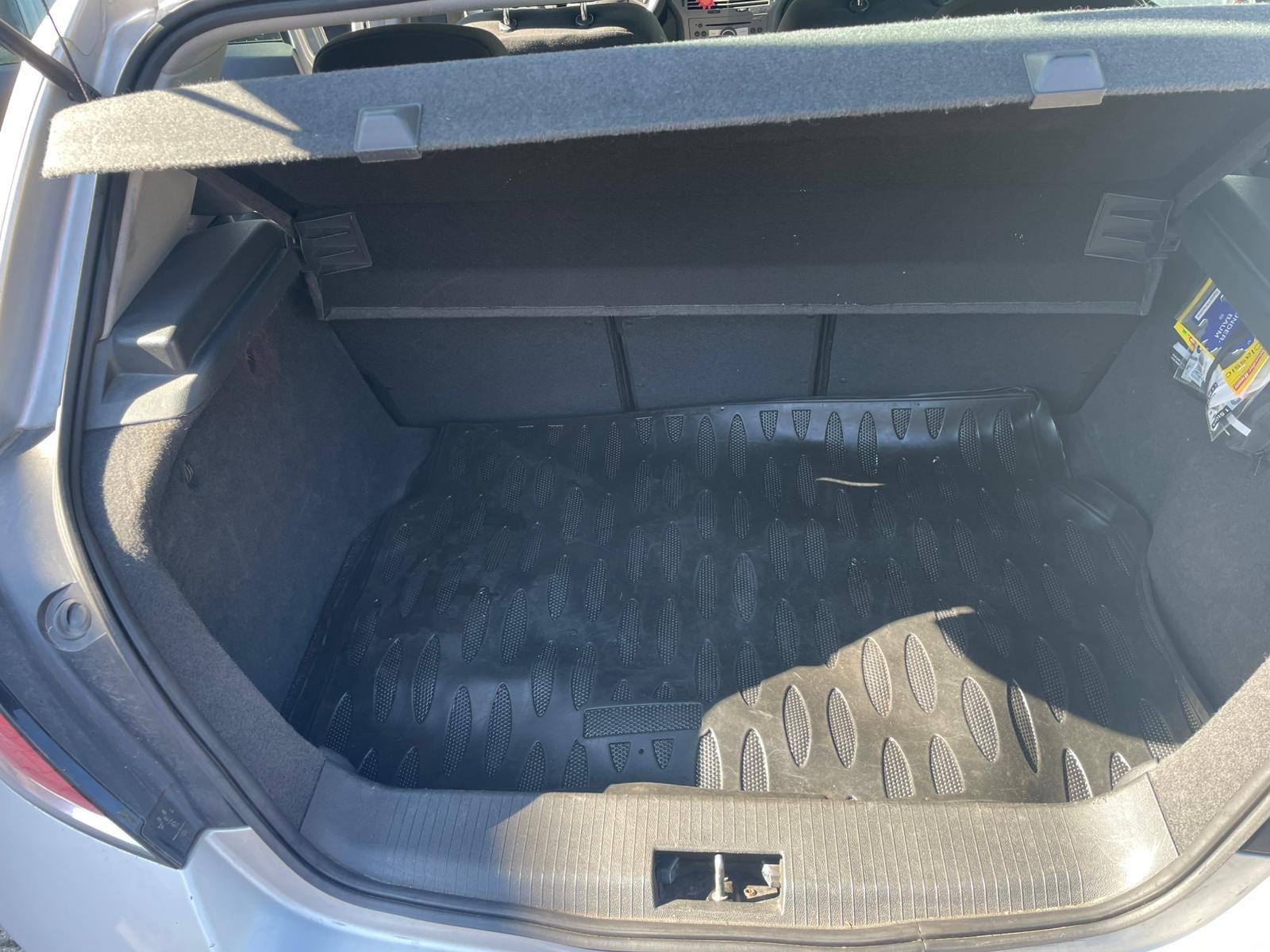 Opel Astra 2004 — photo 10