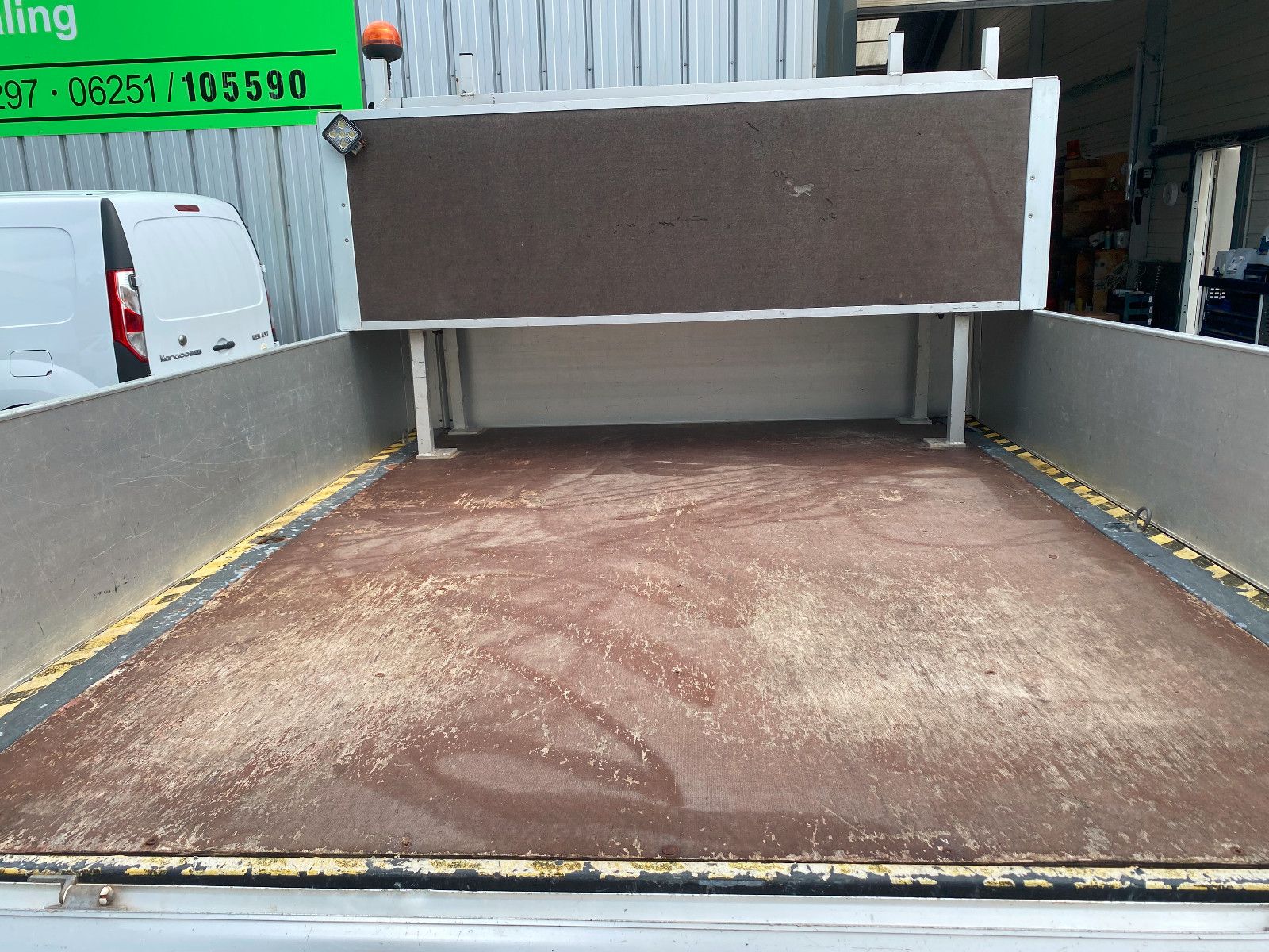 Fahrzeugabbildung Volkswagen T6.1 Transporter Pritsche,L2,Einzelkabine,AHK