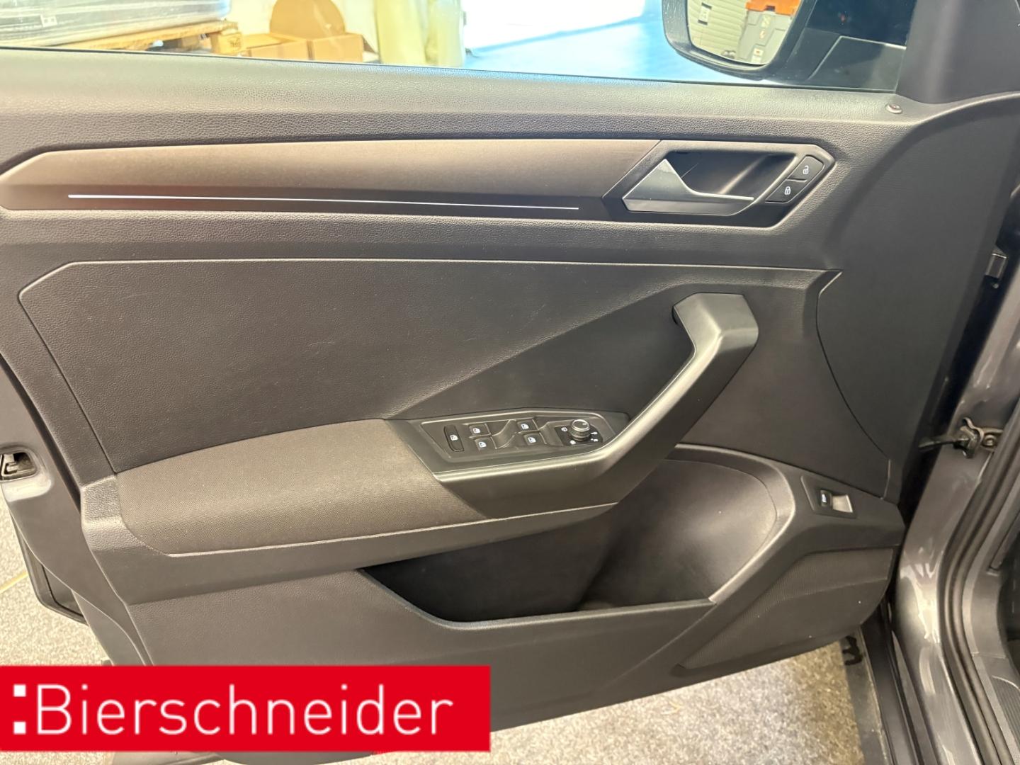 Volkswagen T-Roc 1.0 TSI Style LED PANO NAVI PDC 18 ACC DAB