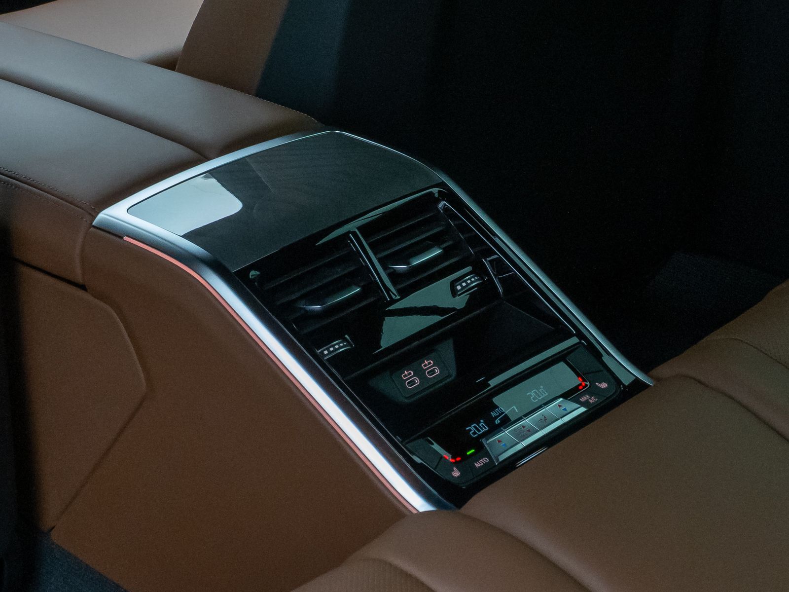 Fahrzeugabbildung BMW M8 Competition xD Gran Coupé 360°Laser HUD B&W