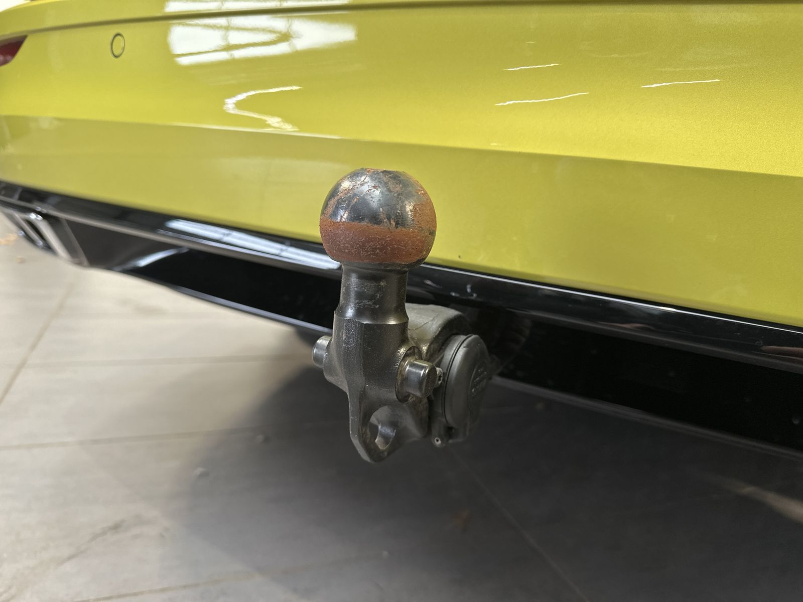 Fahrzeugabbildung Volkswagen Golf Variant 2.0 TSI DSG R-Line NAV+LED+AHK+PANO