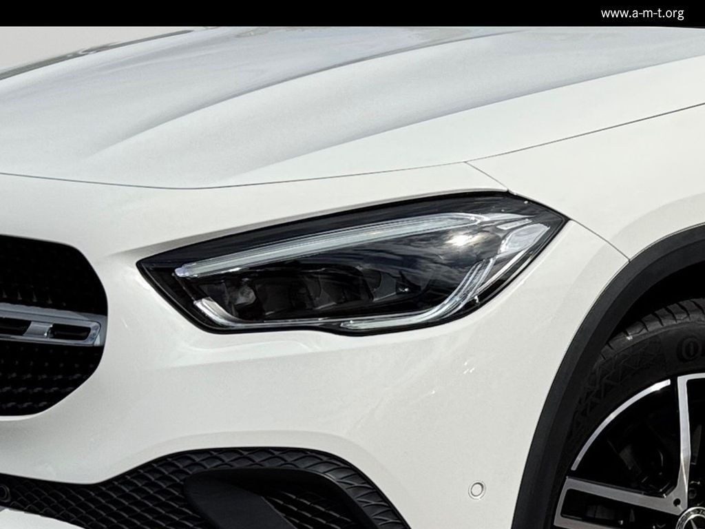 MERCEDES-BENZ GLA 200