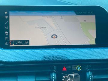 Bild 14 BMW 118 i Lim. Sport Line*AT*CARPLAY*SHZ*LED*NAV*