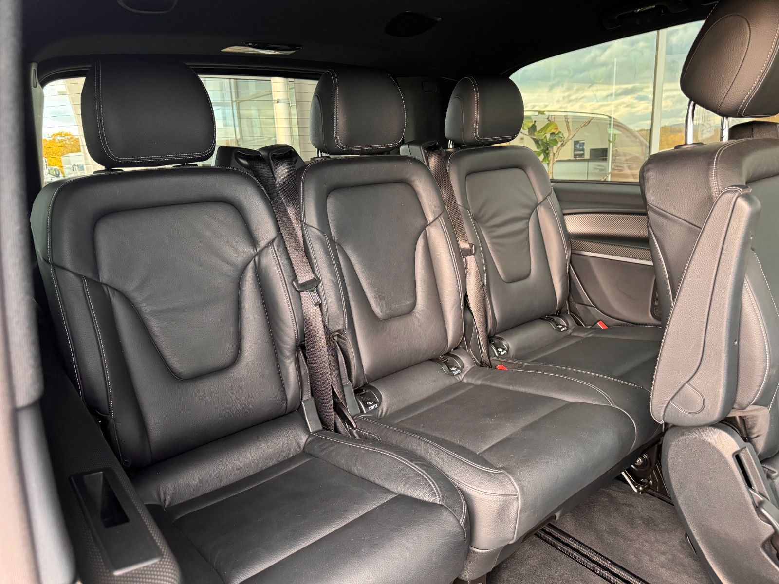 Fahrzeugabbildung Mercedes-Benz V 300 d AVA ED AMG AHK2,5to DISTRONIC