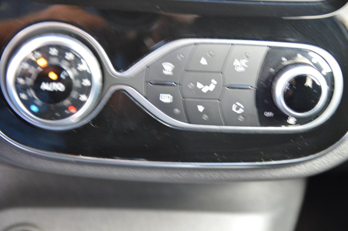 Fahrzeugabbildung Renault Captur   Limited SHZ Alu Ganzjahresreifen