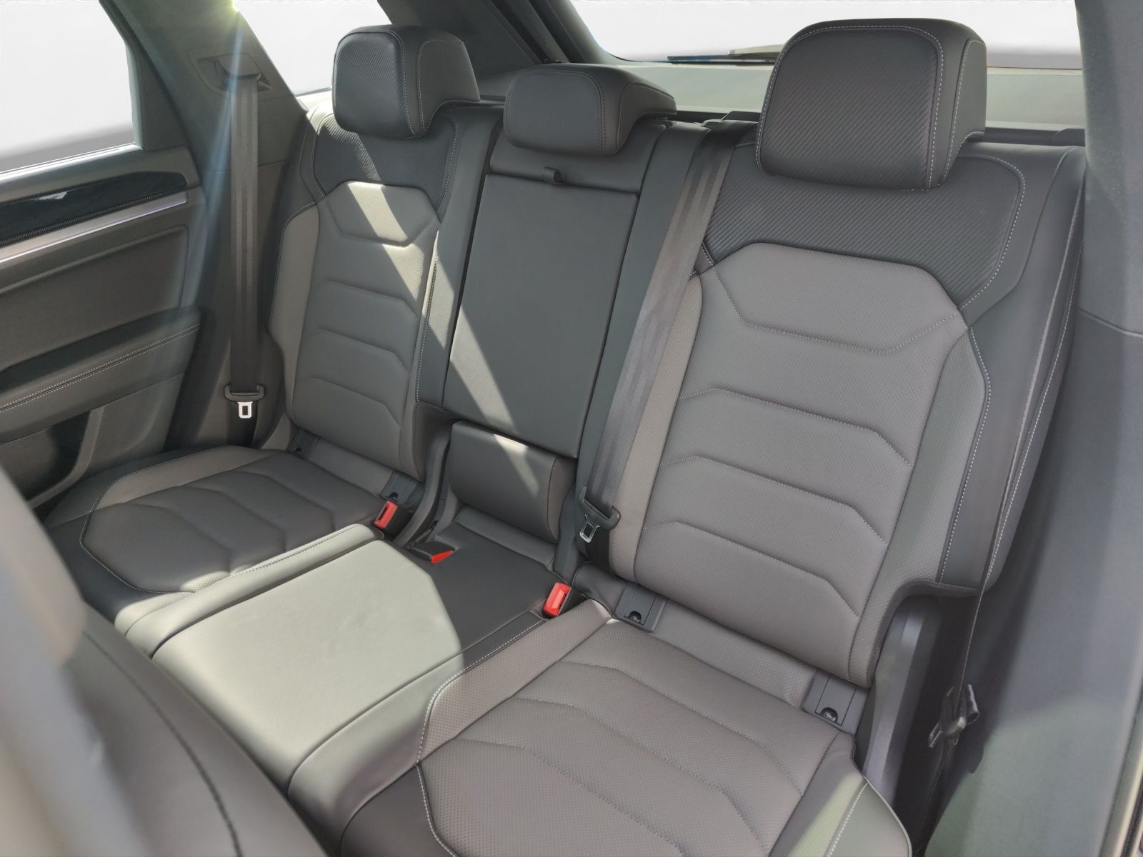 Volkswagen Touareg 3.0 V6 TDI 4Motion R-Line Final Edition foto 4