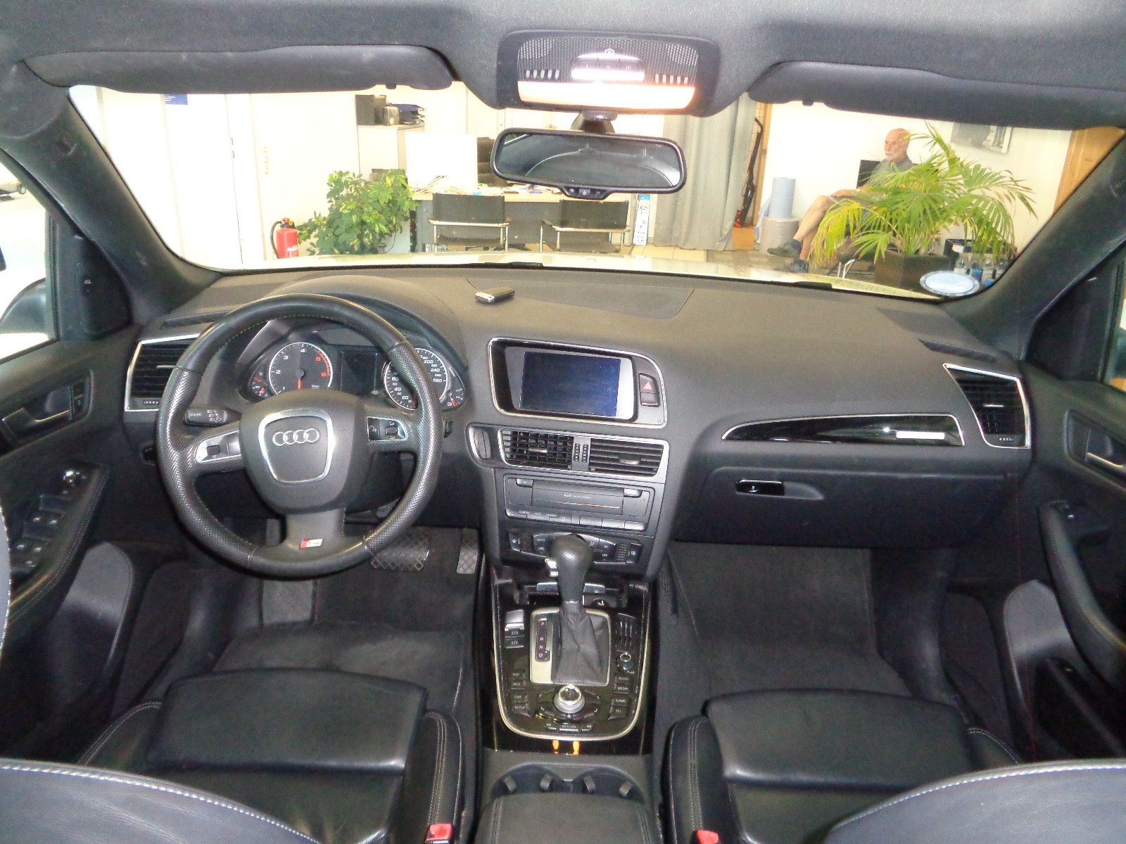 Fahrzeugabbildung Audi Q5 3.0 TDI  quattro / Bi-Xenon / NAVI / LEDER