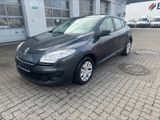 Renault Megane III Lim. 5-trg. Je t'aime - Renault Megane aus 2012 mit Benzin-Antrieb: Kombi