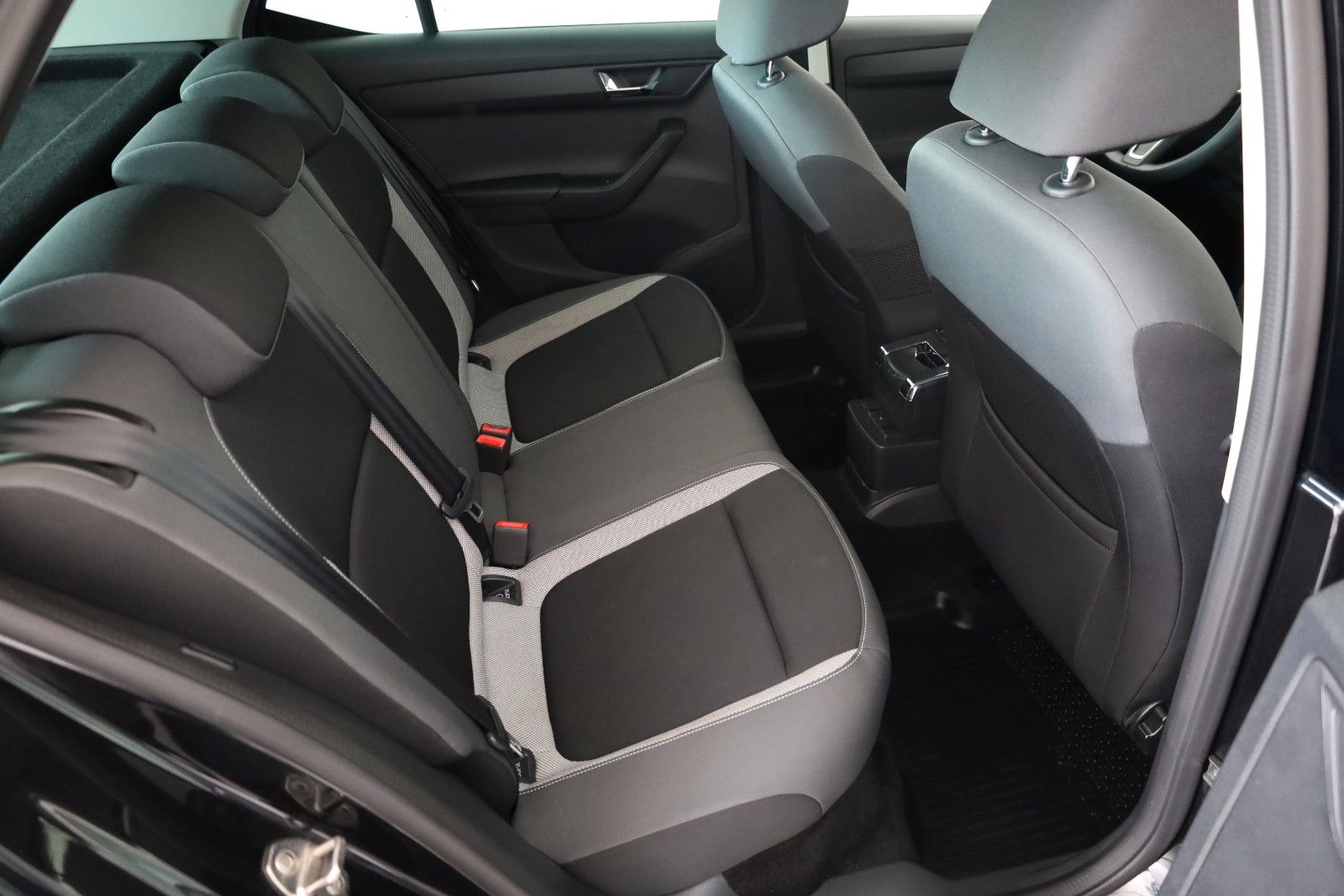 Fahrzeugabbildung SKODA Fabia Ambition PDC,Apple CarPlay,SR+WR