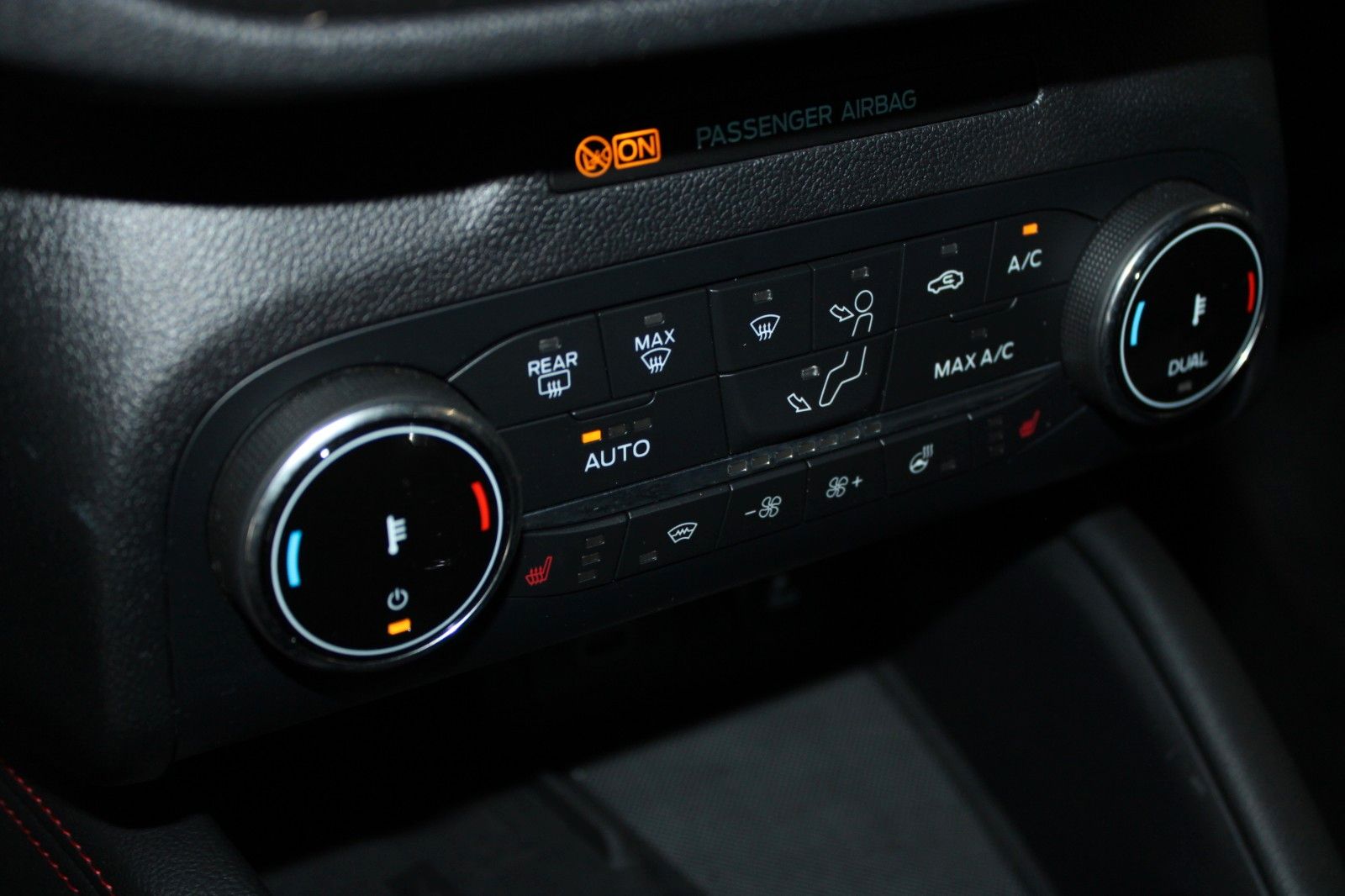 Fahrzeugabbildung Ford Kuga ST-Line X LED B&O HUD ACC WinterPaket Panod