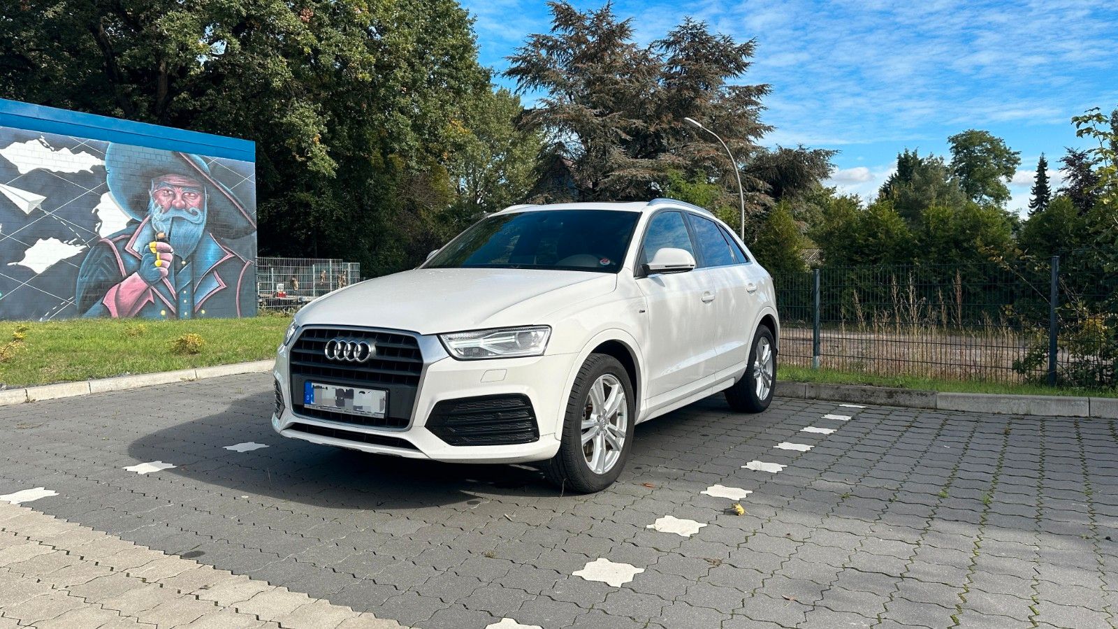 AUDI Q3 1.4 TFSI 1. Hd. S line Leder Panorama Xenon