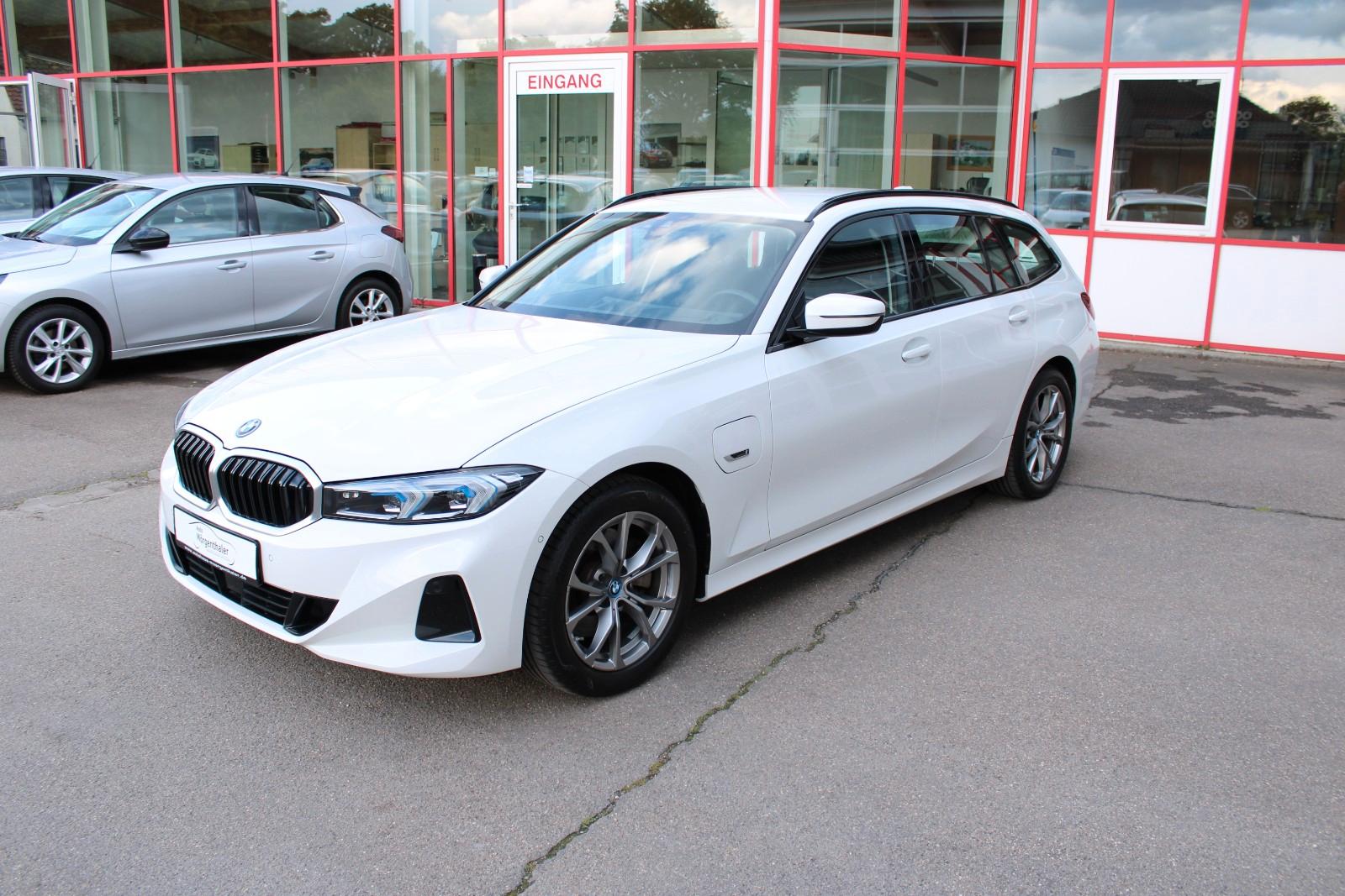 BMW 330e Touring Sport-Automatik, ACC, LED adaptiv