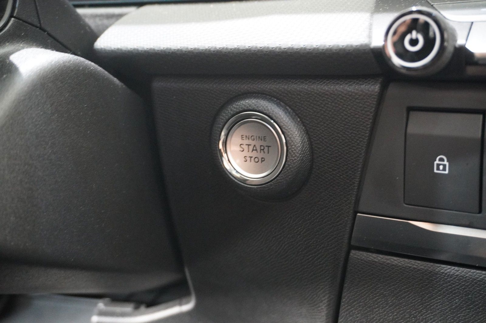 Fahrzeugabbildung Opel Astra L Lim. 1.2T GS LINE NAVI/LED/360°/PANO/DAB