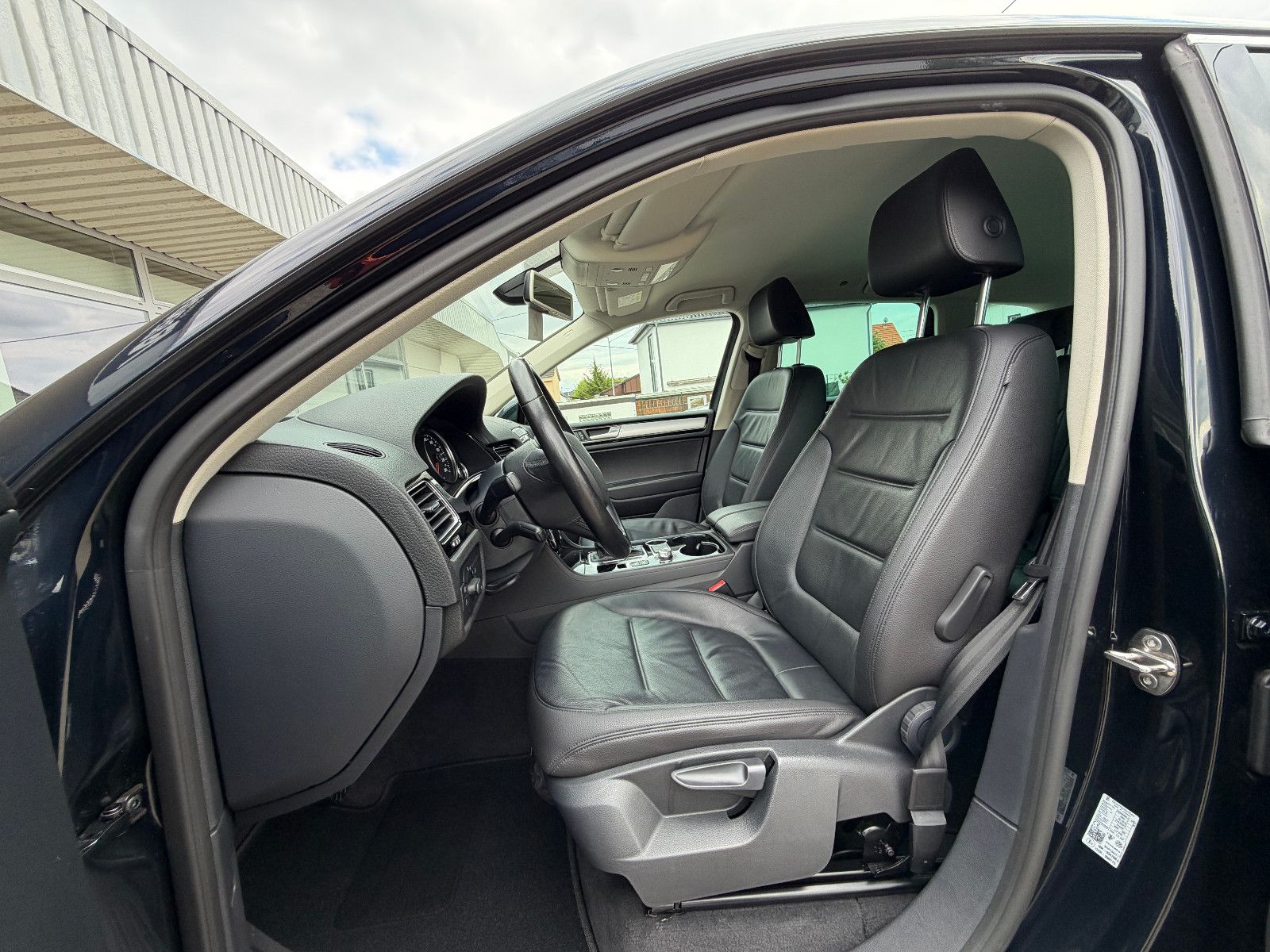 Fahrzeugabbildung Volkswagen Touareg V6 TDI Terrain Tech 4Mot/NAVI/LED/LEDER