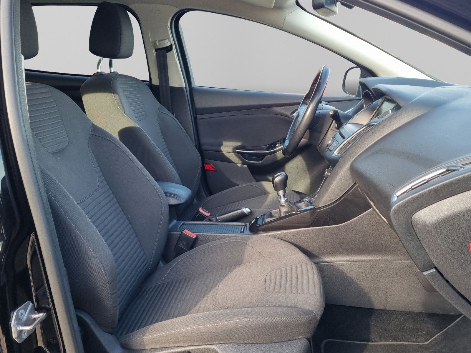 Fahrzeugabbildung Ford Focus Turnier Titanium 1,0 Navi GRA PDC