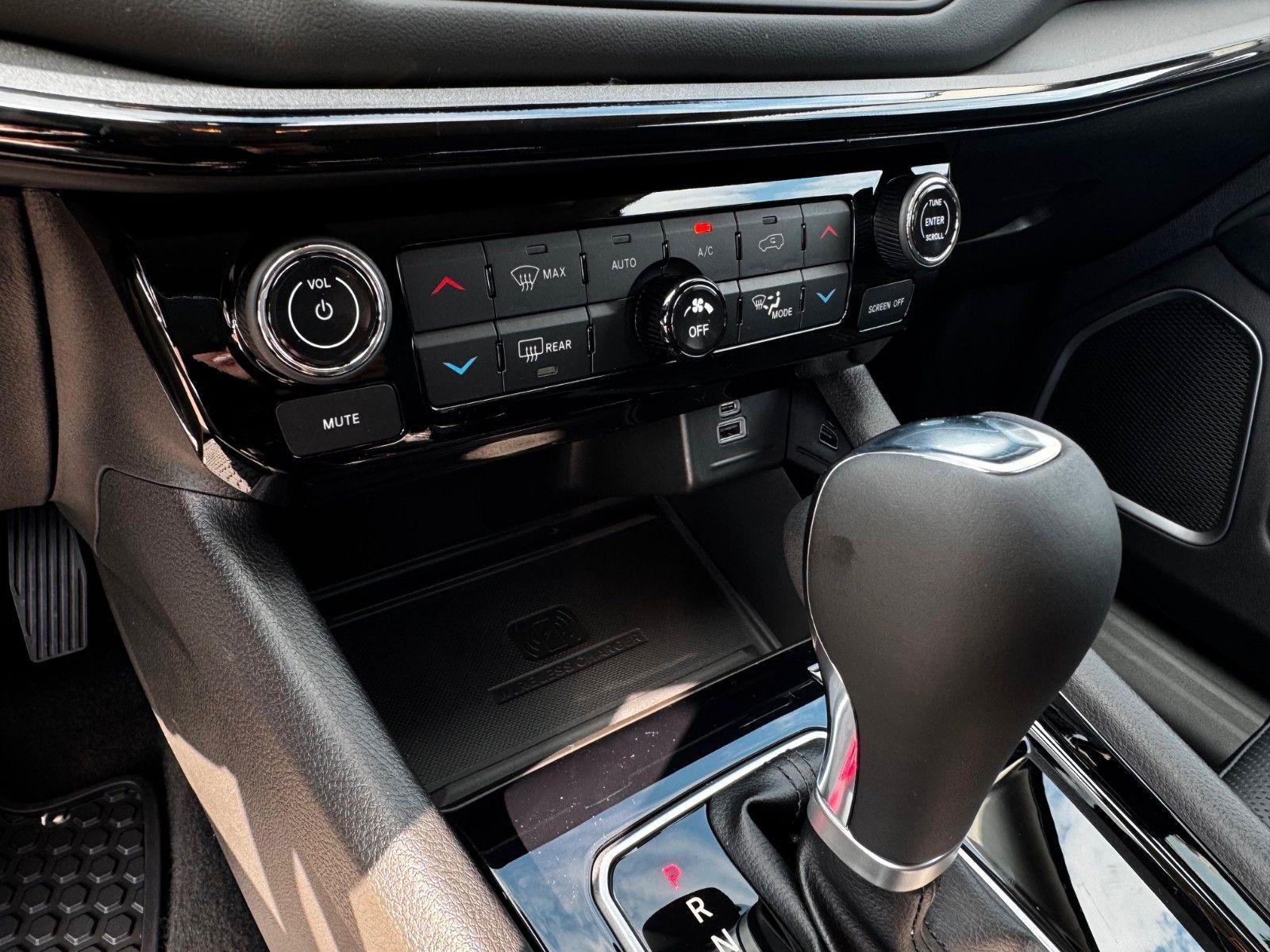 Fahrzeugabbildung Jeep Compass 1.5l Summit Navi Sitzbelüftung 360° ACC