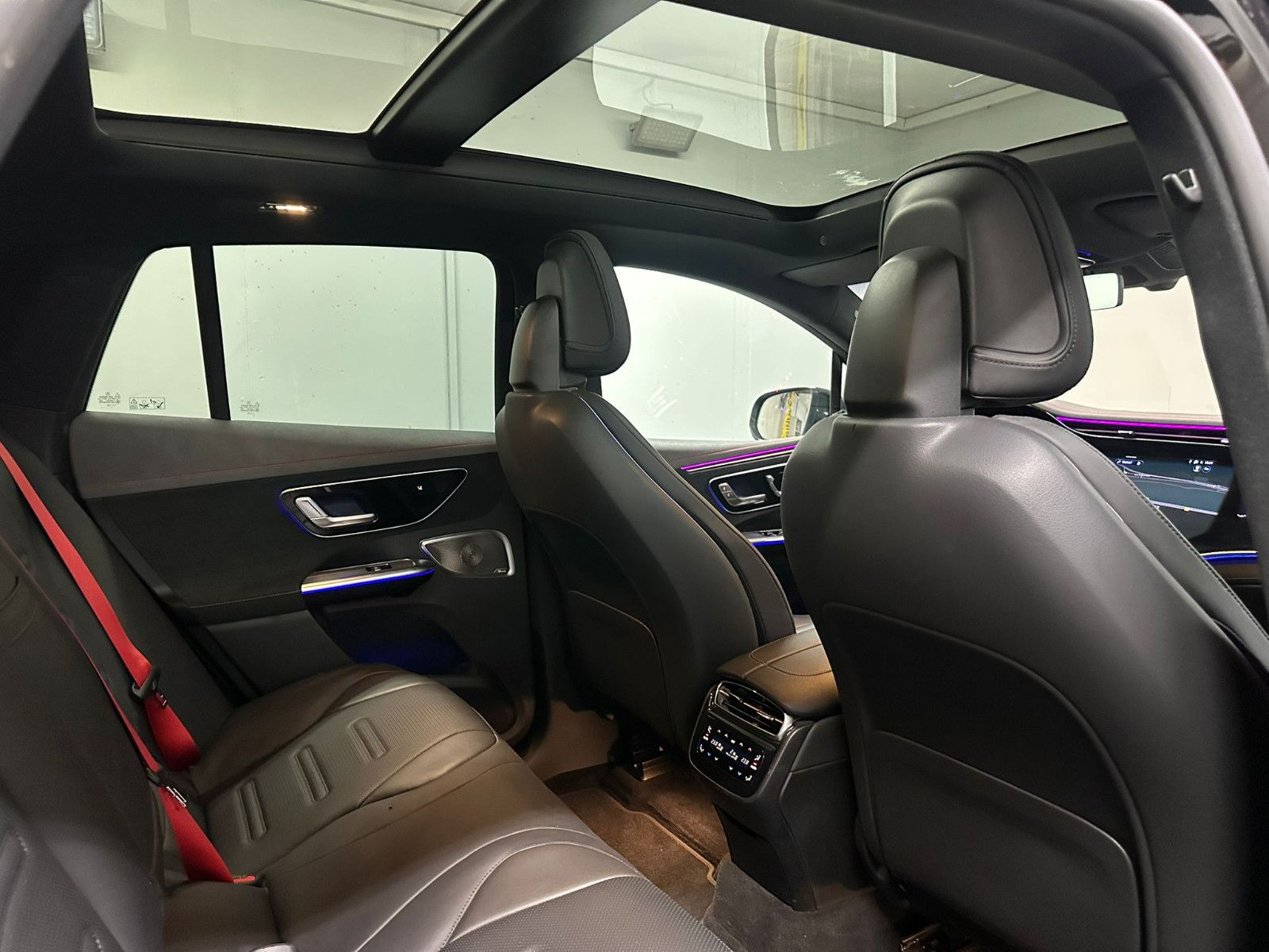 Fahrzeugabbildung Mercedes-Benz EQE 43 SUV AMG-LINE 4MATIC *Hyperscreen*PANO*