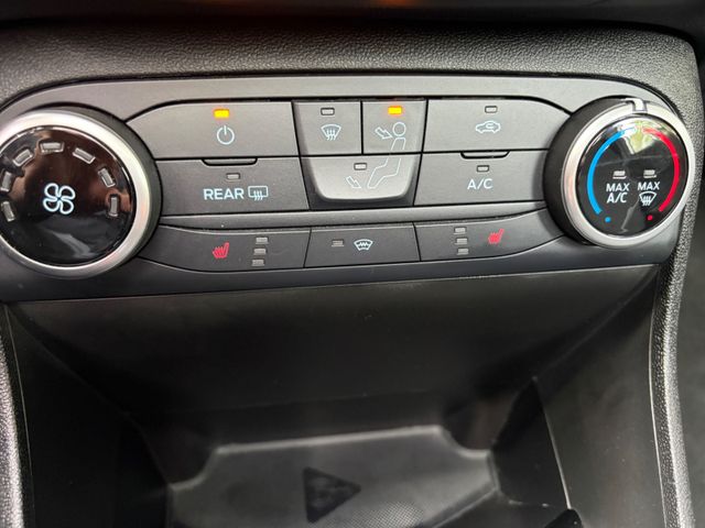 Fahrzeugabbildung Ford Fiesta+CarPlay+1.Hand+Kamera+Panorama+Allwetter+