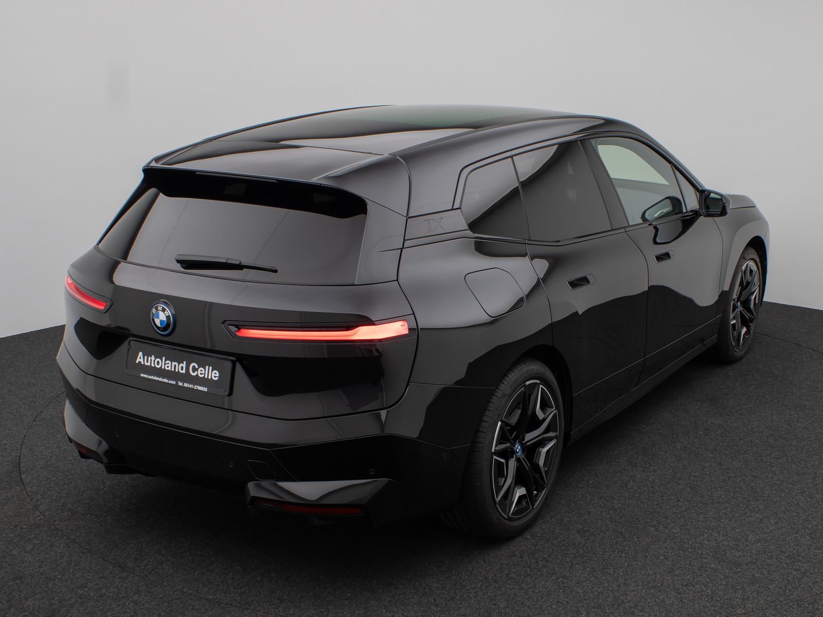 Fahrzeugabbildung BMW iX M60 Panorama 360°Laser B&W SoftCl Massage 22"