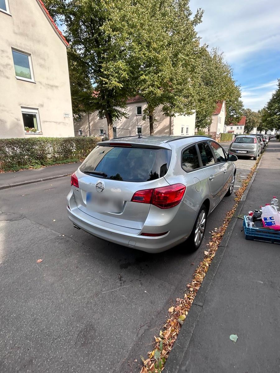 Opel Astra 2011 — photo 5